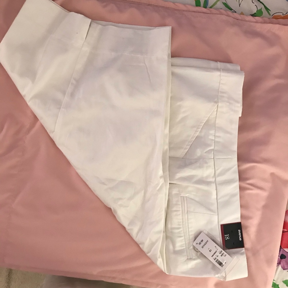 NWT...Avenue Women’s Bermuda shorts